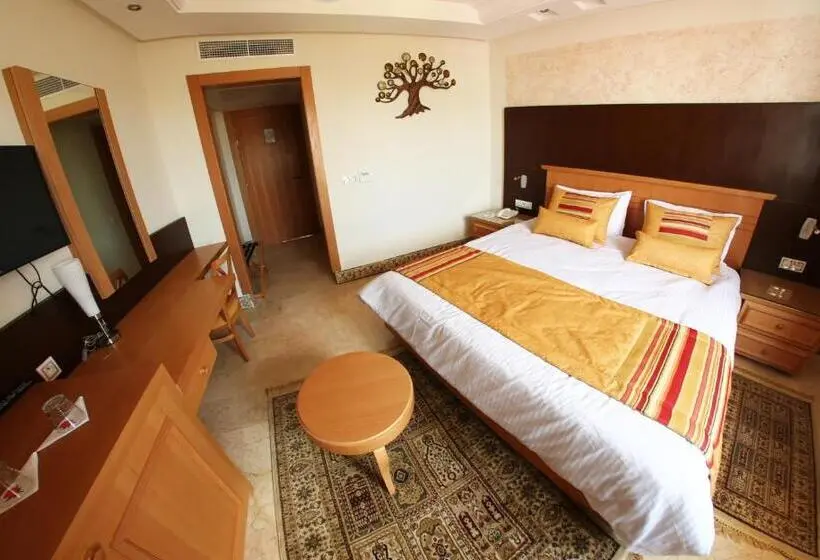 Standard-huone, Julius