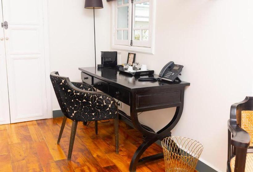 デラックストリプルルーム, Villa Angélique Hôtel Classé Monument Historique