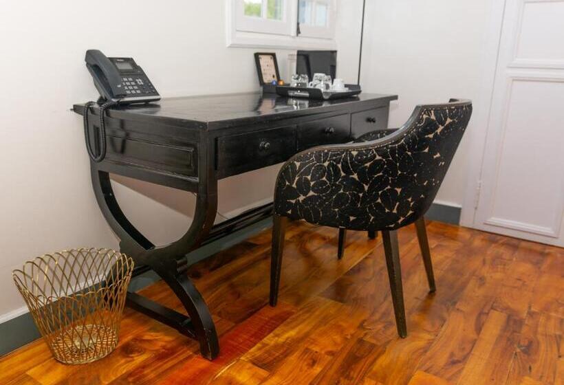 キングサイズベッドのデラックススイート, Villa Angélique Hôtel Classé Monument Historique