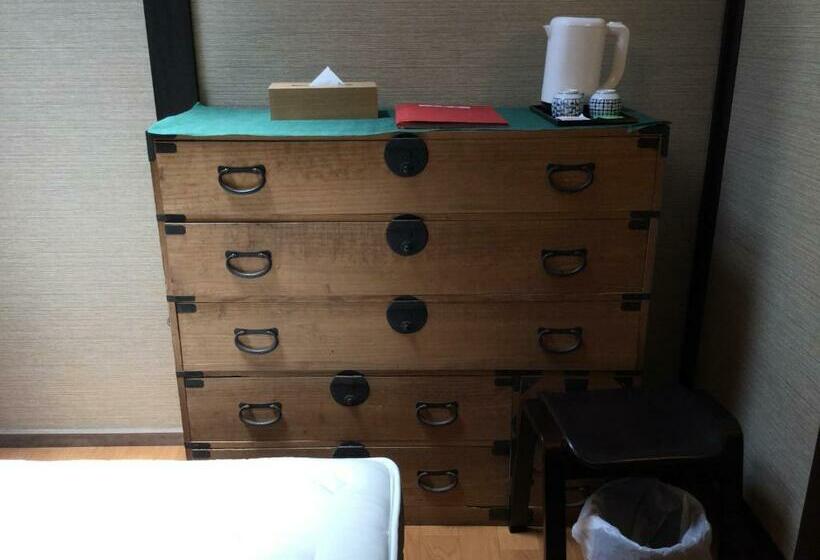 バス共有のスタンダードルーム, Honmachi Juku