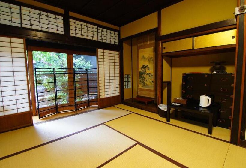 غرفة عائلية, Honmachi Juku