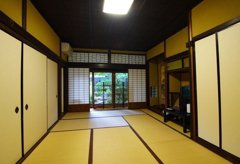 غرفة عائلية, Honmachi Juku