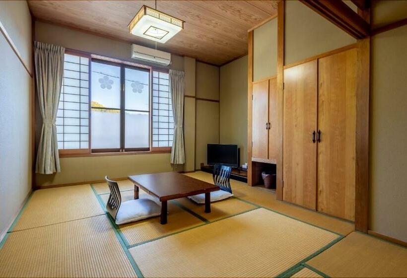 חדר סופריור, Sawaki