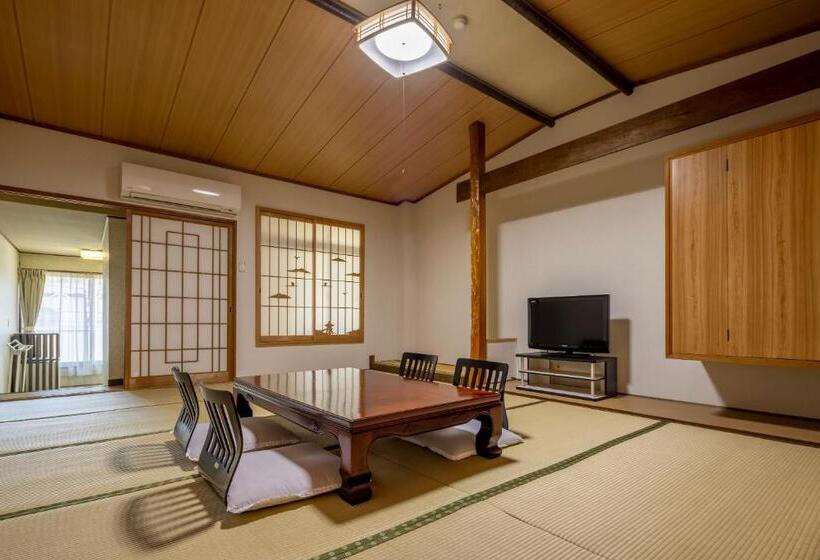 חדר סופריור, Sawaki