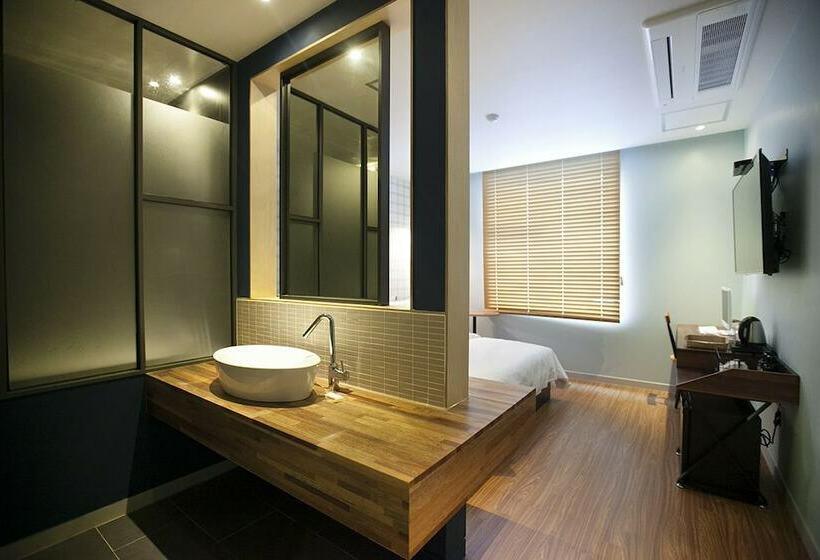 חדר סטנדרט, Brown Dot