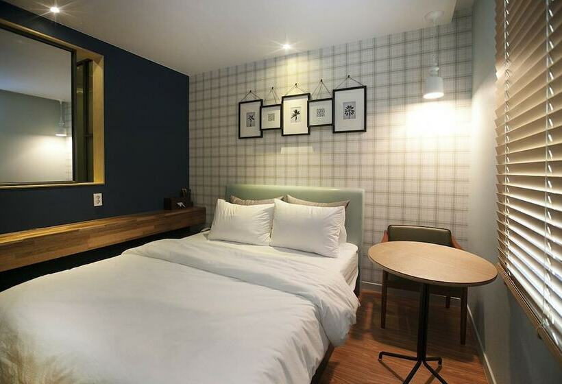 חדר סטנדרט, Brown Dot