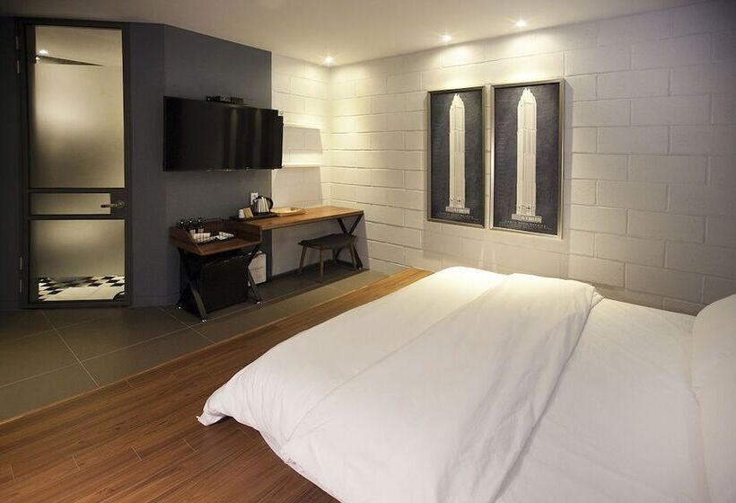 חדר דלוקס, Brown Dot