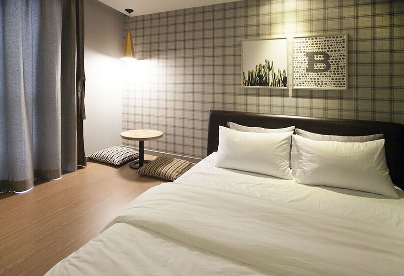 חדר דלוקס, Brown Dot