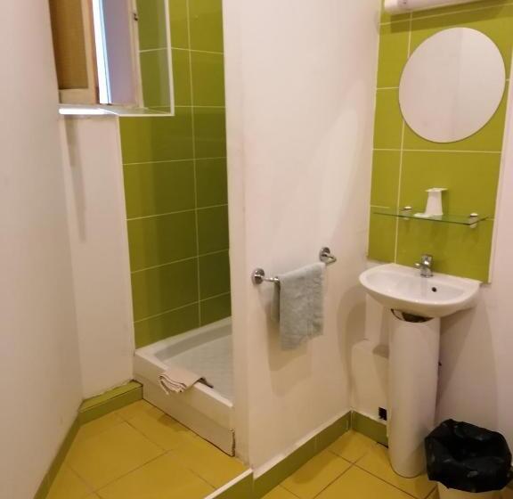 バスルーム共有のシングルスタンダード, California