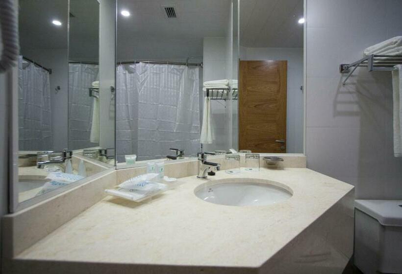 스탠다드 룸, Diego De Almagro Osorno