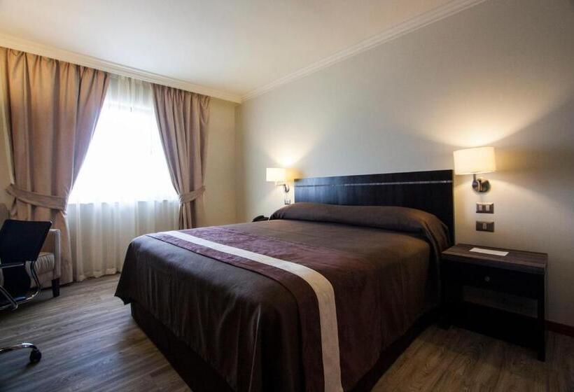 스탠다드 룸 킹사이즈 침대, Diego De Almagro Osorno