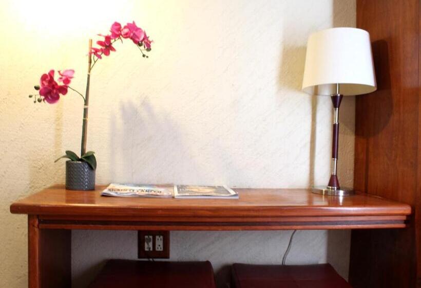 جناح جونيور, Hacienda Del Viejo