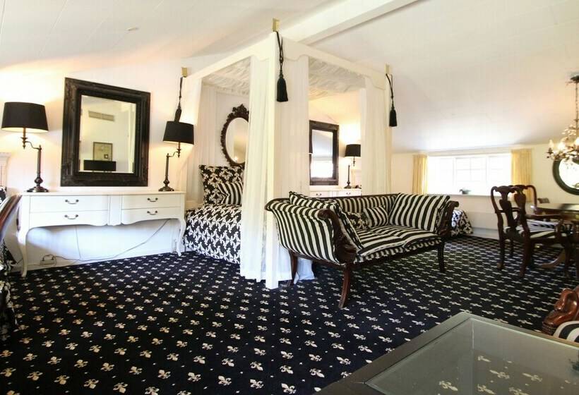 סוויטה, Sauntehus Castle