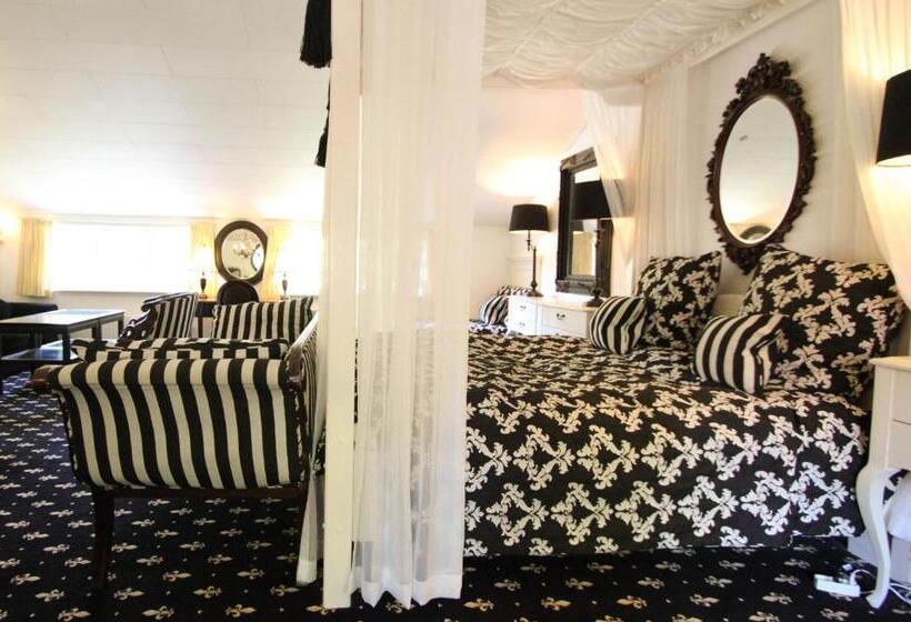 סוויטה, Sauntehus Castle