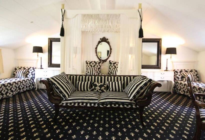 סוויטה, Sauntehus Castle