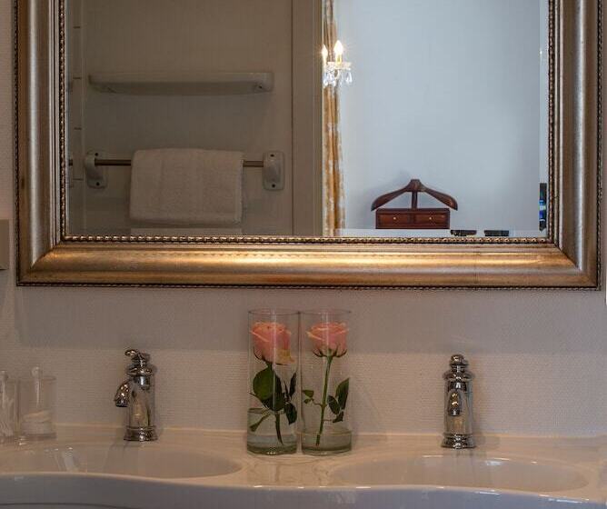 סוויטה, Sauntehus Castle