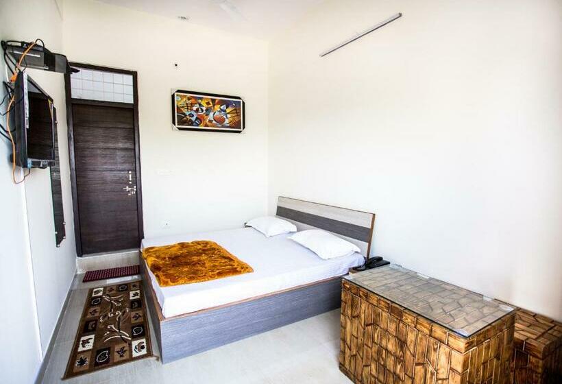 Quarto Deluxe, Shiv Kripa