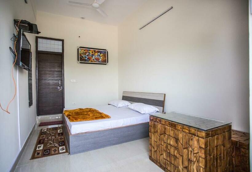 Quarto Deluxe, Shiv Kripa