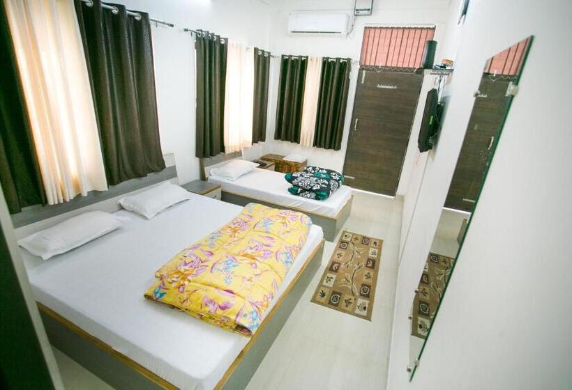 Quarto Triplo Deluxe, Shiv Kripa