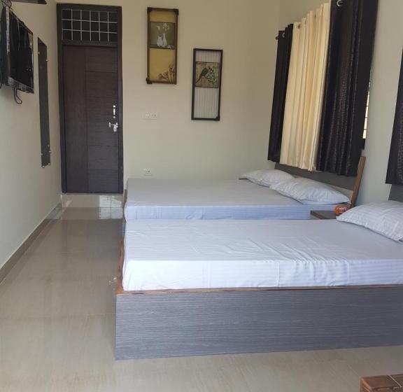 Quarto Triplo Economy, Shiv Kripa