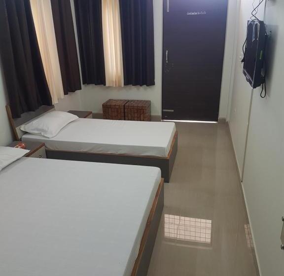 Quarto Triplo Economy, Shiv Kripa