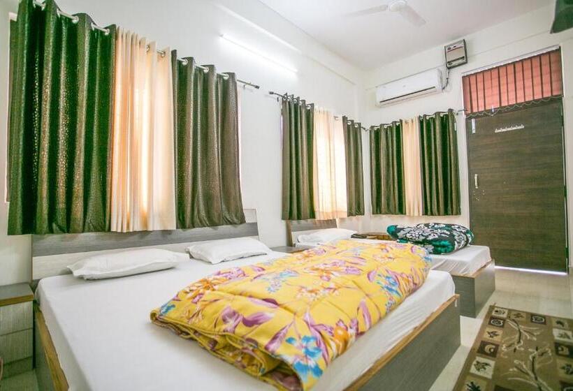 Quarto Triplo Comfort, Shiv Kripa