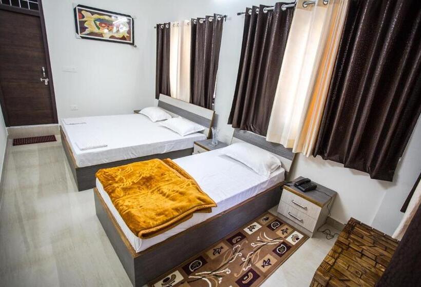 Quarto Triplo Comfort, Shiv Kripa