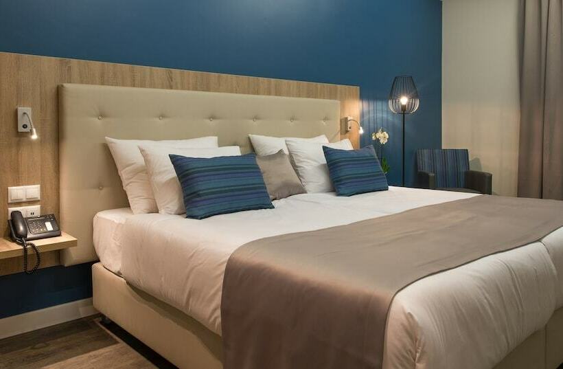 חדר אקזקיוטיב, Three Corners Lifestyle