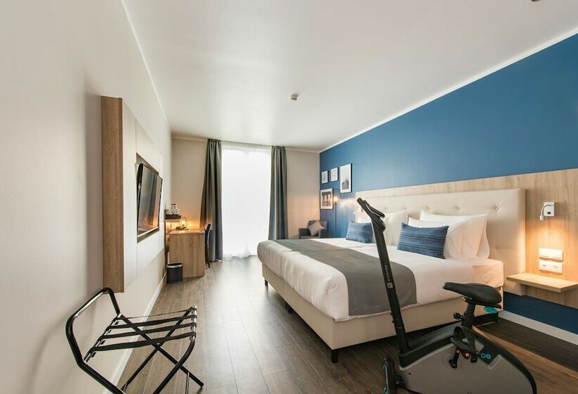 חדר אקזקיוטיב, Three Corners Lifestyle