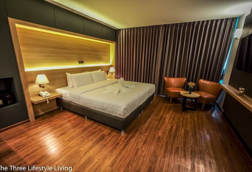 디럭스 룸, The Three Hat Yai