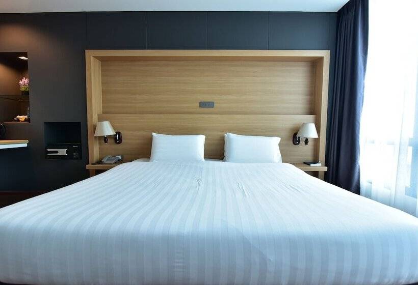 디럭스 룸, The Three Hat Yai