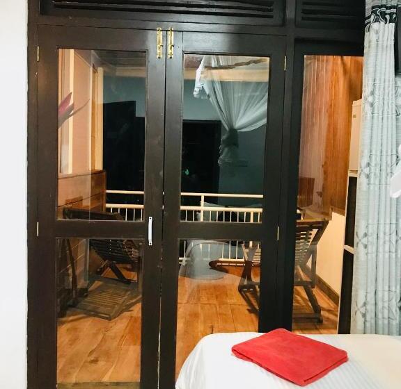 Standardrum Bergsutsikt, Ella Hide View