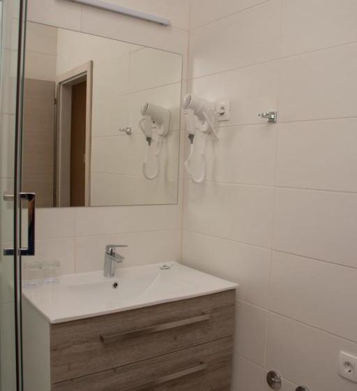 １ベッドルームのデラックスアパートメント, Narenta