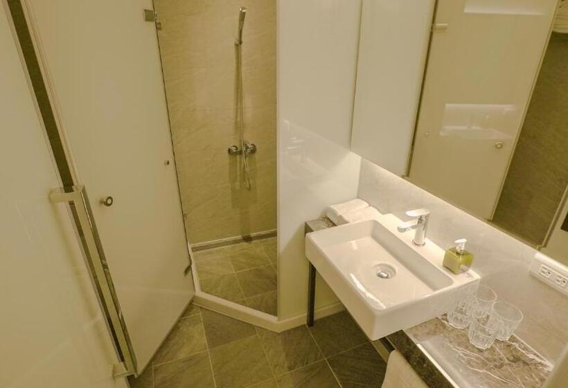 اتاق لوکس چهار تخته, O2 Hotel Taipei Main Station