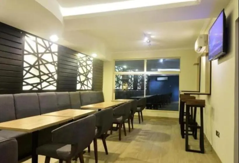 اتاق لوکس, Villa Thirty Three