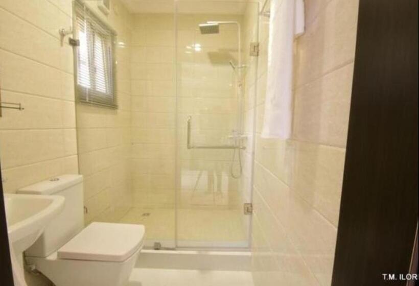 اتاق لوکس, Villa Thirty Three