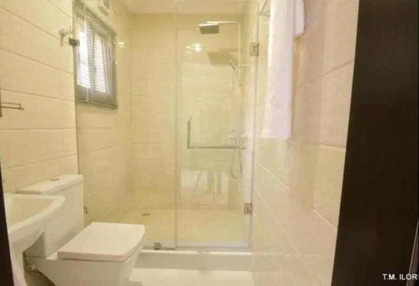 اتاق لوکس, Villa Thirty Three