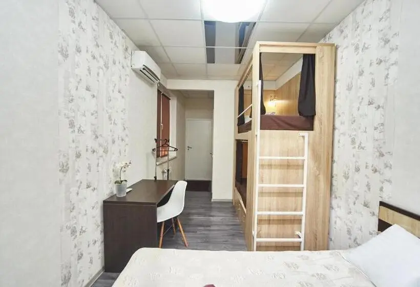 Cameră Cvadruplă Standard, Old Courtyard Hostel