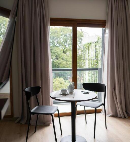 디럭스 스튜디오, Five Hotel & Residences