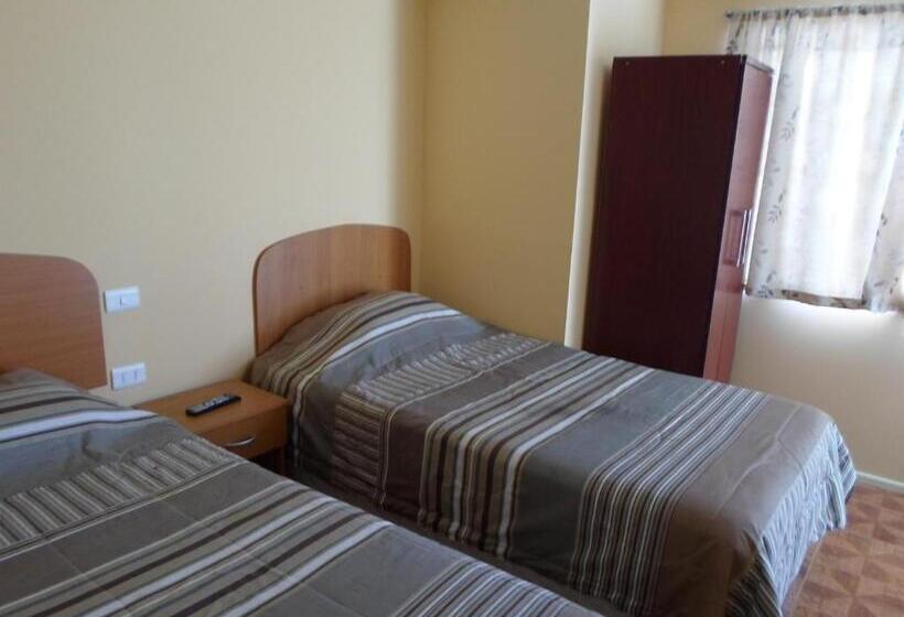 Трехместный Номер Базовый, Hostal Playa Brava