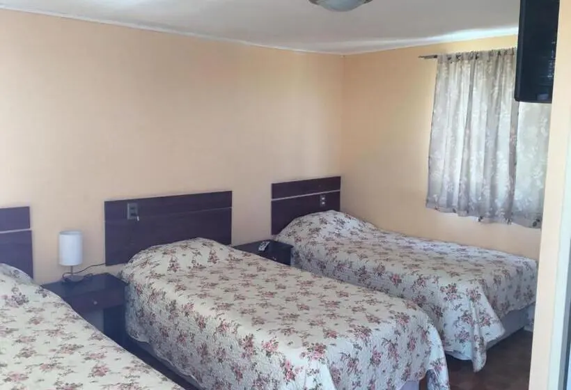 Standard Kolmen Hengen Huone, Hostal Playa Brava