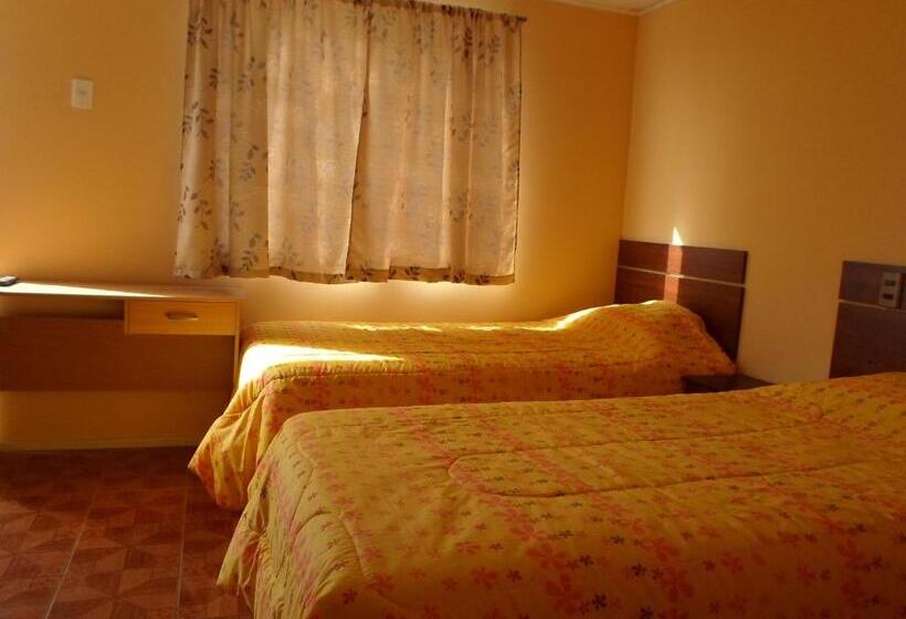 Номер Стандарт Трехместный, Hostal Playa Brava