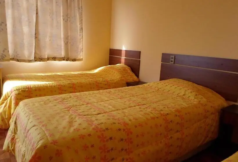 Standard Kolmen Hengen Huone, Hostal Playa Brava
