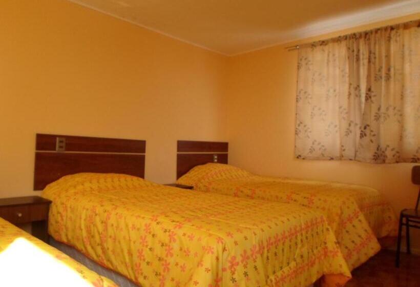 Номер Стандарт Трехместный, Hostal Playa Brava