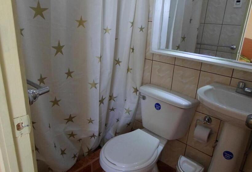 Номер Стандарт Трехместный, Hostal Playa Brava