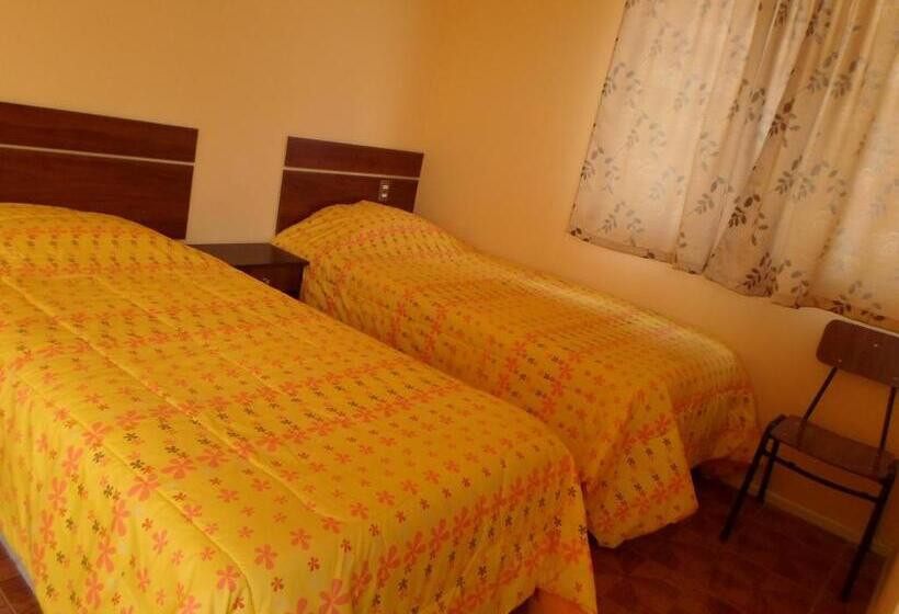 Номер Стандарт Трехместный, Hostal Playa Brava