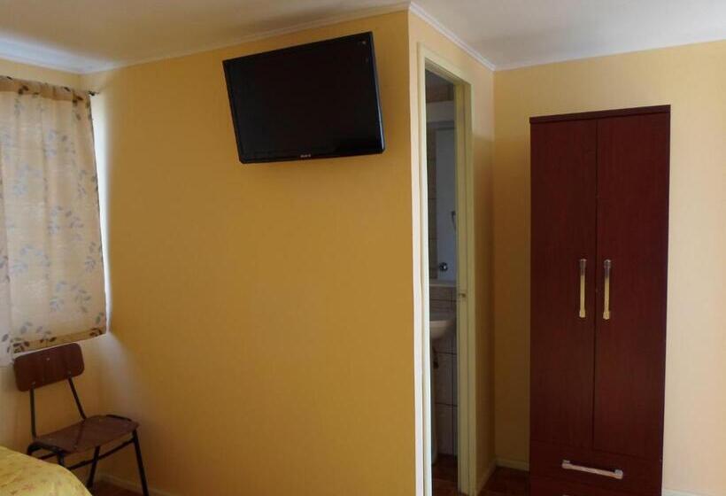 Четырехместный Номер Стандарт, Hostal Playa Brava