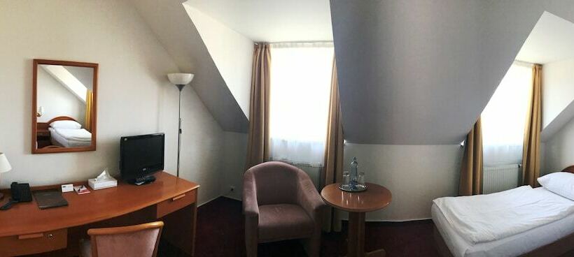 Cameră Standard, Atrium