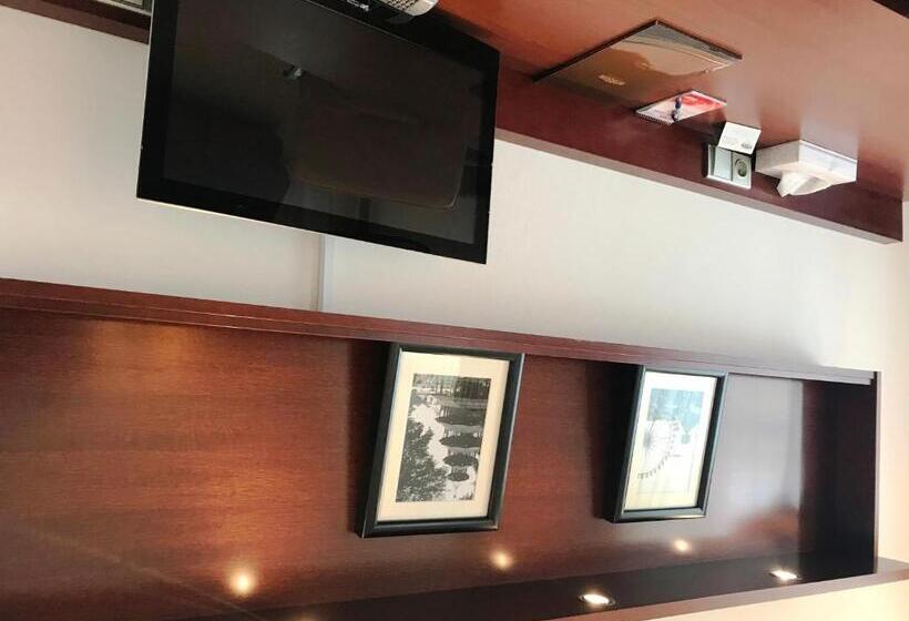 标准三人间, Atrium