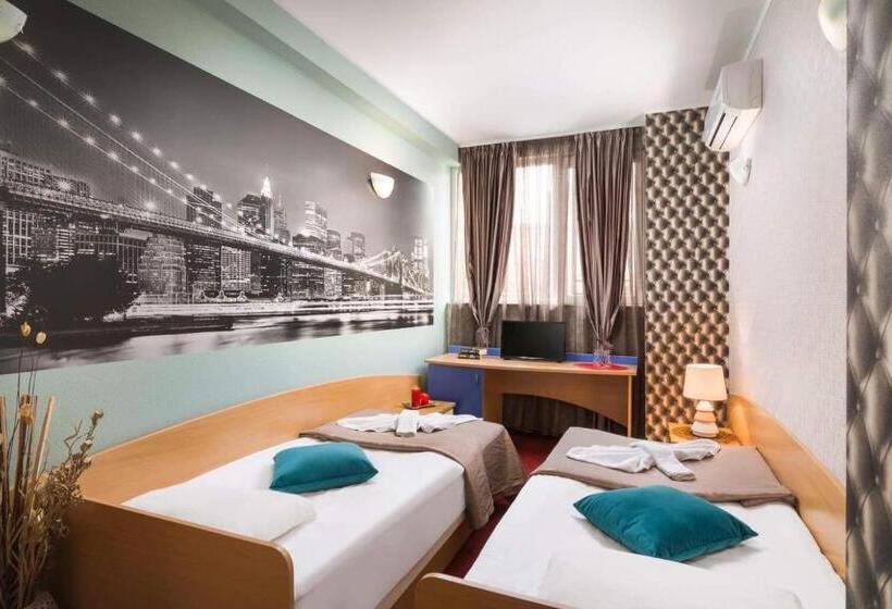 غرفة قياسية, Central Point